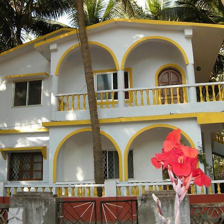 Joe And Marietta'S Guesthouse Calangute Esterno foto