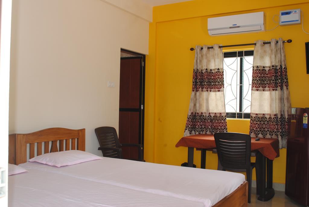 Joe And Marietta'S Guesthouse Calangute Esterno foto